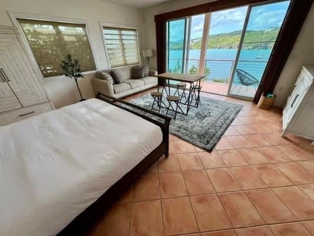 East End  Cottage At Oceanfront Villa With Pool מראה חיצוני תמונה
